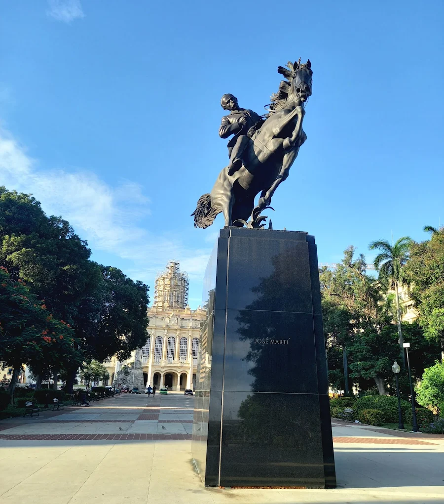 Estatua Ecuestre de Martí 